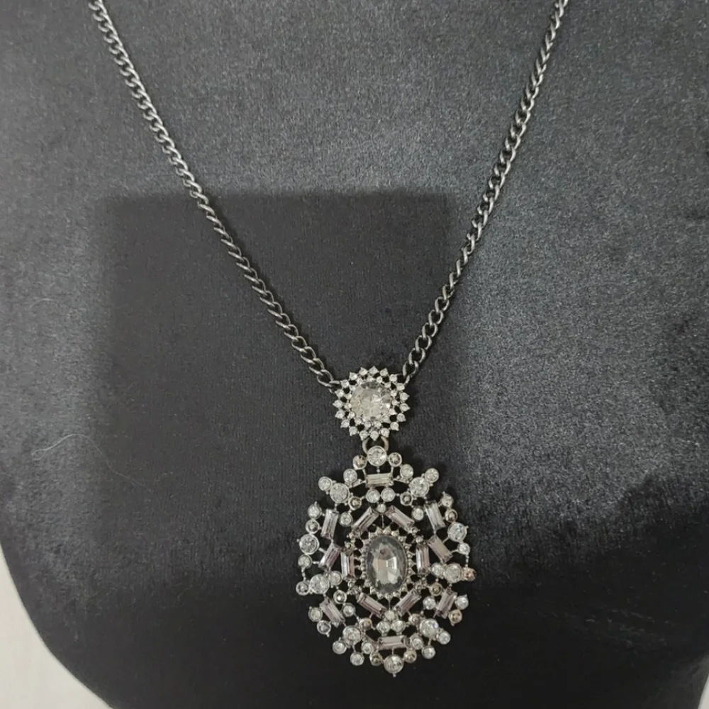 ANN TAYLOR Vintage Silver Tone Victorian Pendant Necklace - Picture 3 of 8